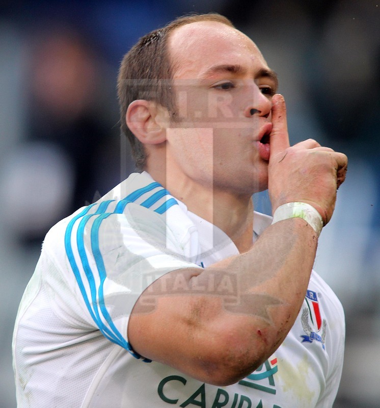 Sei Nazioni 2013, Roma, stadio Olimpico, Italia v Francia, il gesto di Parisse dopo la meta.