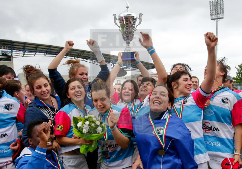 Finale Campionato Serie A Femminile Rugby 2014-2015, Parma, Stadio Lanfranchi, 23-05-2015, Monza Rugby 1949 v Valsugana Rugby Padova. Le ragazze del Valsugana Rugby festegiano dopo aver ricevuto la coppa. Foto Roberto Bregani.