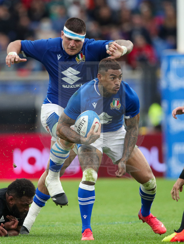 Autumn Nations Series 2021, Roma, Stadio Olimpico, 6-11-2021, Italia vs Nuova Zelanda.   Un breack di Montanna Ioane su George Bower.Foto: Roberto Bregani/Fotosportit
