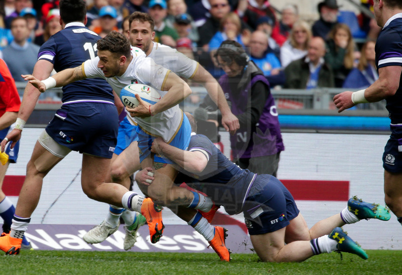 Natwest Sei Nazioni 2018, Roma, Stadio Olimpico, 17/03/2018, Italia v Scozia. Matteo Minozzi placcato da Nick Grigg. Foto: Roberto Bregani/Fotosportit