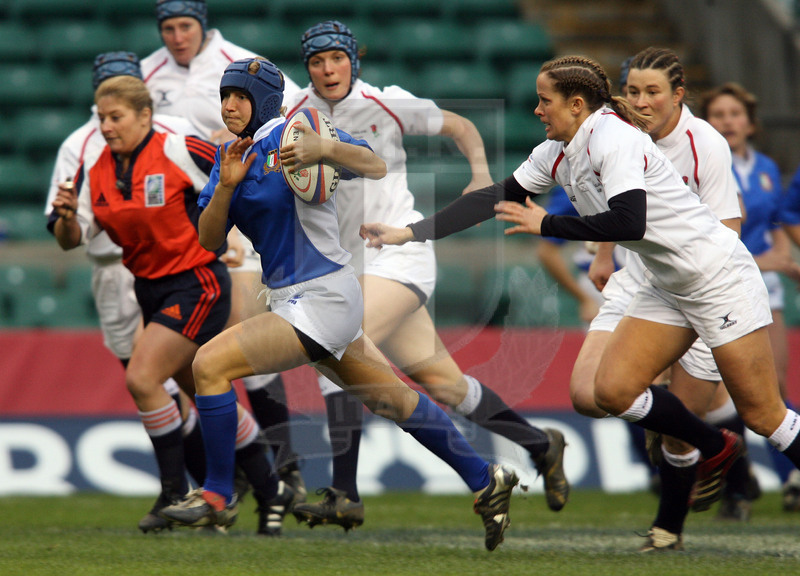 Sei Nazioni Donne 2007, Londra, Twickenham 10/02/2007, Inghilterra Donne v Italia Donne, break di Paola Zangirolami. Foto Daniele Resini/Fotosportit