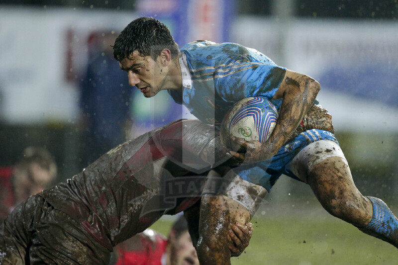 RBS 6 Nazioni U20 2013, Viterbo, Stadio Enrico Rocchi, 22-02-2013, Italia U20 v Galles U20. Simone Marinaro viene placcato da Thomas Pascoe