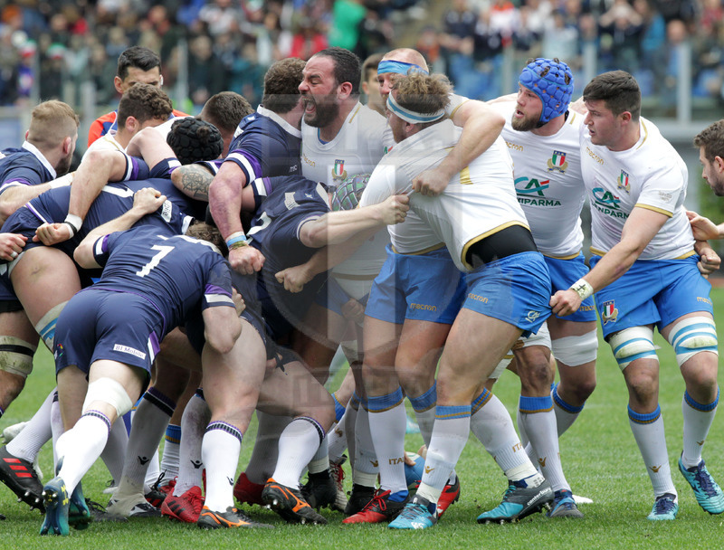 Natwest Sei Nazioni 2018, round 5, Roma stadio Olimpico 17/03/2018, Italia v Scozia, la mischia azzurra sfaldata. Foto Daniele Resini/Fotosportit