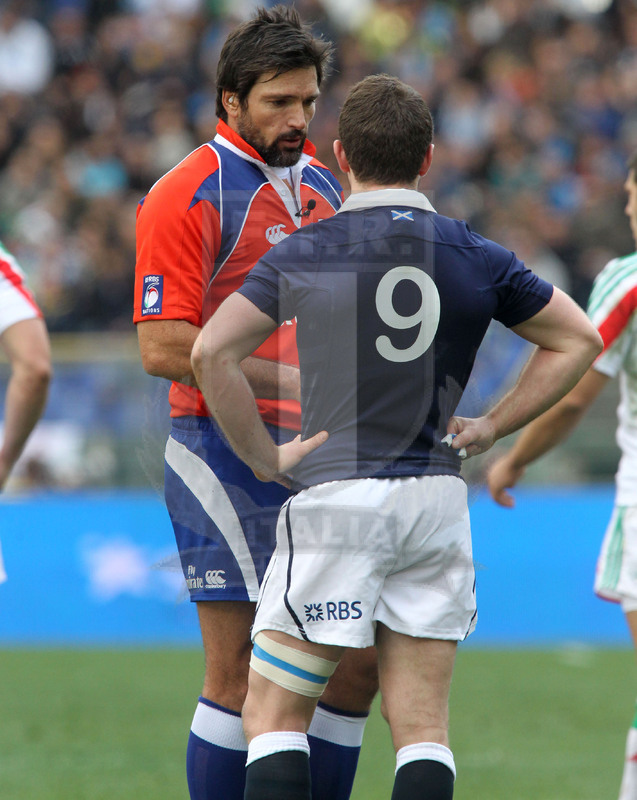 RBS Sei Nazioni 2014, Roma, stadio Olimpico 22/02/2014, Italia v Scozia, Steve Walsh ammonisce Laidlaw. Foto Daniele Resini/Fotosportit