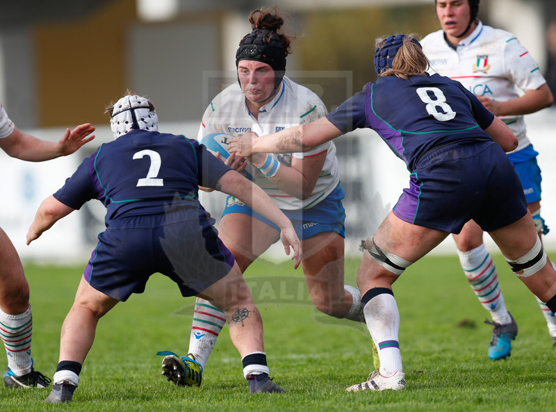 Test Match Donne Novembre 2018, Calvisano (BS), Pata Stadium, 4-11-2018, Italia Femminile v Scozia Femminile. Una carica di Melissa Bettoni. Foto: Roberto Bregani/Fotosportit