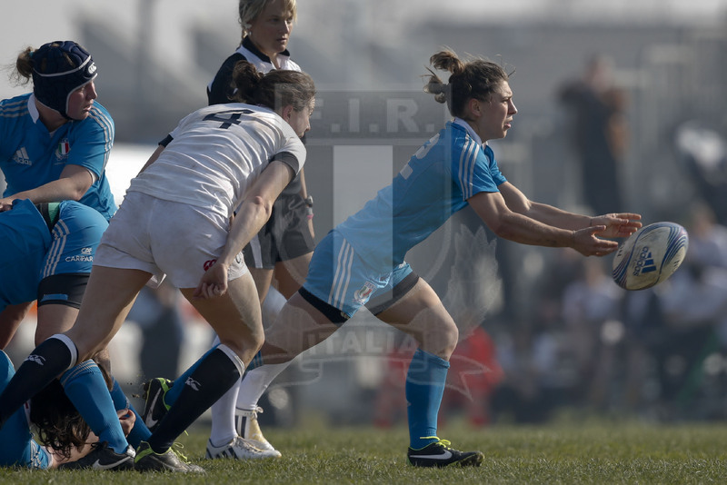RBS 6 Nazioni Femminile 2014, Rovato (BS), Stadio Giulio e Silvio Pagani, 16-03-2014, Italia v Inghilterra. Sofia Stefan apre palla. Foto: Roberto Bregani