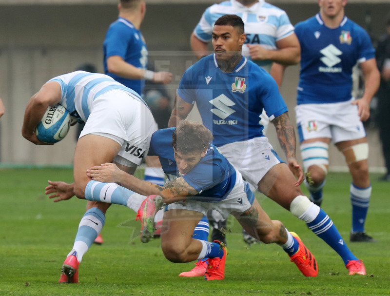 Autumn Nations Series 2021, Treviso, stadio di Monigo 13/11/2021, Italia v Argentina. Minozzi e Ioane fermano Mateo Carreras. Foto Daniele Resini/Fotosportit