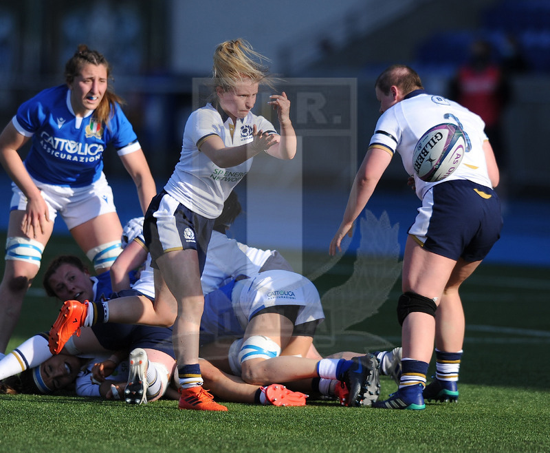 Guinness Sei Nazioni Donne 2021, Glasgow, Scoststoun Stadium 17/04/2021, Scozia Donne v Italia Donne, apertura di Mairi McDonald su pressione di Sgorbini. Foto David Gibson/Fotosportit
