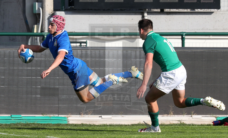 Test match U18, Trviso, stadio di Monigo, Italia U18 v Irlanda U18, il volo di Lorenzo Casilio per la prima meta azzurra. Foto Daniele Resini/Fotosportit