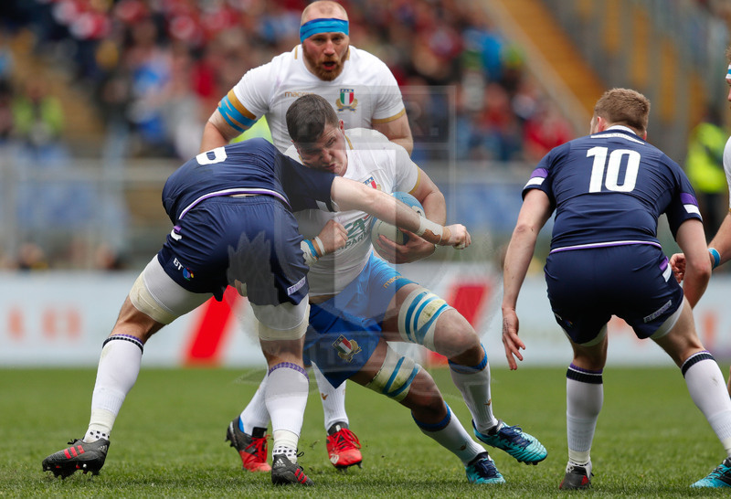 Natwest Sei Nazioni 2018, Roma, Stadio Olimpico, 17/03/2018, Italia v Scozia. Una carica di Sebastian Negri su John Barclay. Foto: Roberto Bregani/Fotosportit