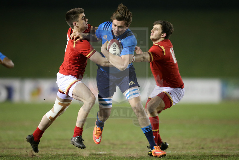 RBS 6 Nazioni U20 2016, Parc Eirias, Colwyn Bay,18-03-2016, Galles U20 v Italia U20. Giovanni Petttinelli placcato da Reuben Morgan-Williams. Foto: Gareth Everett/Huw Evans Agency @ Fotosportit