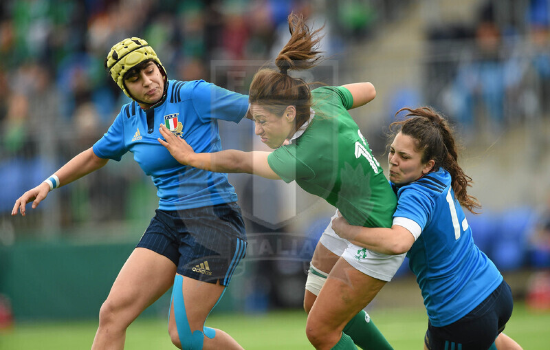 RBS 6 Nazioni Donne 2016, Dublino, Donnybrook Stadium, 13-03-2016, Irlanda Donne v Italia Donne. Sene Naouou placcata da Beatrice Rigoni e Maria Grazia Cioffi. Foto: Paul Mohan/Sportsfile @ Fotosportit