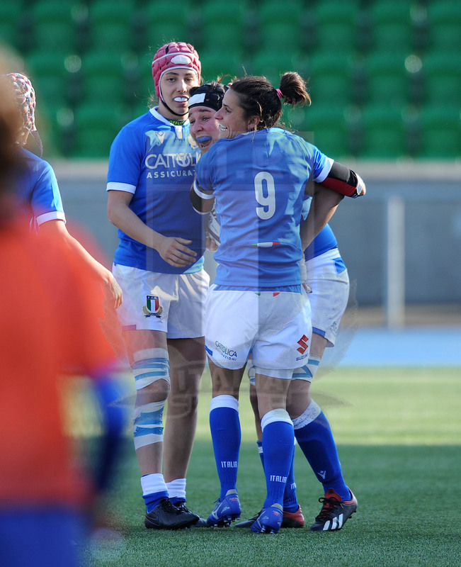 Guinness Sei Nazioni Donne 2021, Glasgow, Scoststoun Stadium 17/04/2021, Scozia Donne v Italia Donne, Ostuni Minuzzi e Barattin festeggiano Ilaria Arrighetti dopo la meta. Foto David Gibson/Fotosportit