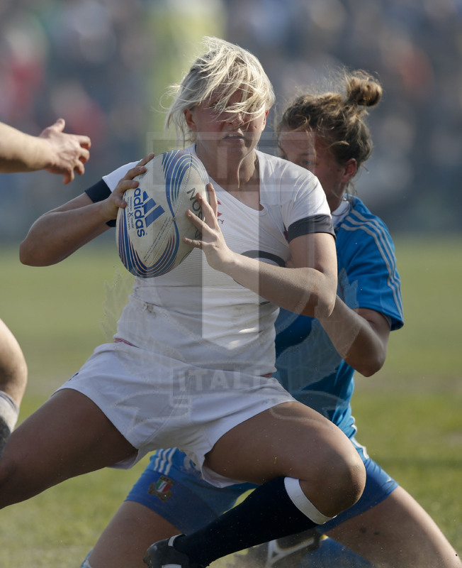 RBS 6 Nazioni Femminile 2014, Rovato (BS), Stadio Giulio e Silvio Pagani, 16-03-2014, Italia v Inghilterra. Victoria Fleetwood viene placcata da Alice Trevisan. Foto: Roberto Bregani