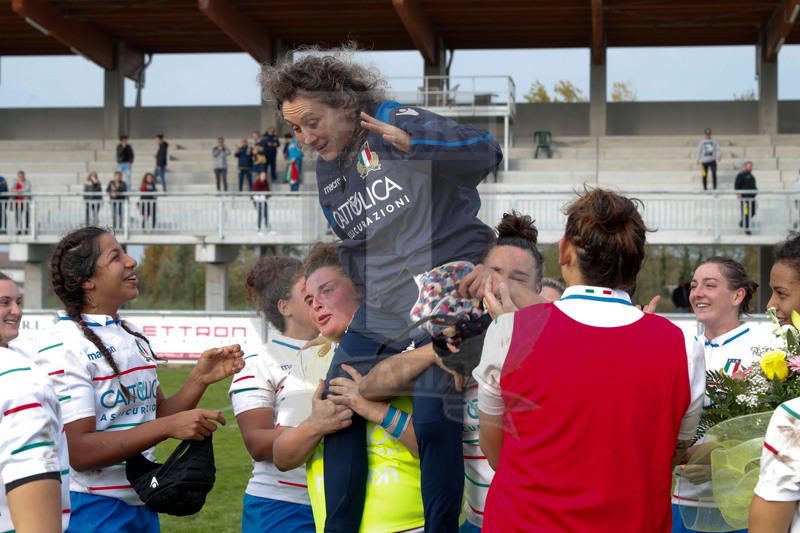 Test Match Donne Novembre 2018, Calvisano (BS), Pata Stadium, 4-11-2018, Italia Femminile v Scozia Femminile. Giuliana Campanella portata in trionfo dalle azzurre. Foto: Roberto Bregani/Fotosportit