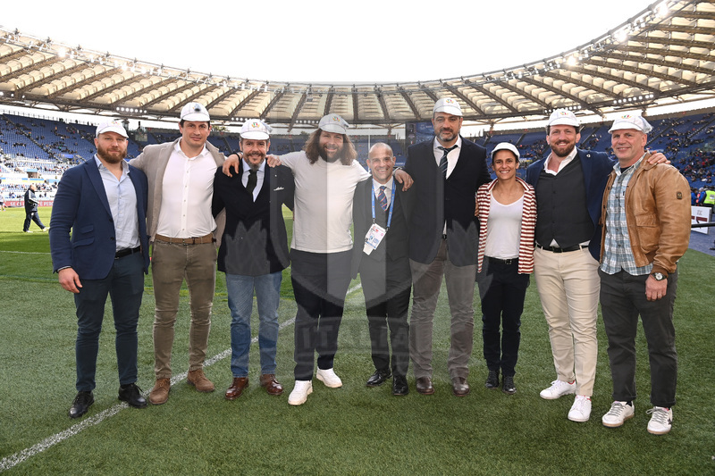 ROME, ITALY - MARCH 12: Leonardo Ghiraldini, Alessandro Zanni, Andrea Lo Cicero, Martin Castrogiovanni, Andrea Cimbrico, Marco Bortolami, Sara Barattin, Mauro Bergamasco and Alessandro Troncon pose before the Guinness Six Nations Rugby match between Italy and Scotland at Stadio Olimpico on March 12, 2022 in Rome, Italy. (Photo by Tullio Puglia - Federugby/Getty Images)