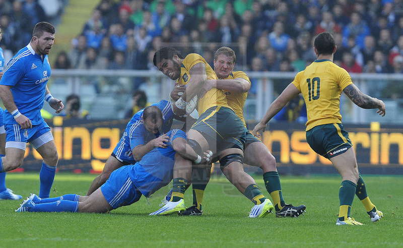 Cariparma Test Match 2013 - 09/11/2013 - Torino, Stadio Olimpico - Italia v Australia - Sitaleki Timani placcato da Michele Rizzo e Davide Giazzon