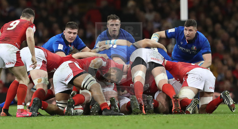 Guinness Sei Nazioni 2020, Round 1, Cardiff, Principality Stadium 01/02/2020, Galles v Italia, la terza linea azzurra "in campana" su una chiusa: Polledri, Steyn e Negri. Foto Daniele Resini/Fotosportit