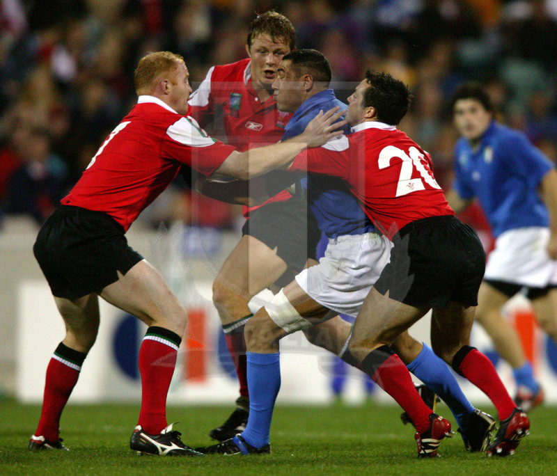 Rugby World Cup 2003, Pool D, Canberra, Canberra Stadium 21/10/2003, Galles v Italia, Scott Palmer nella difesa. Foto Daniele Resini/Fotosportit