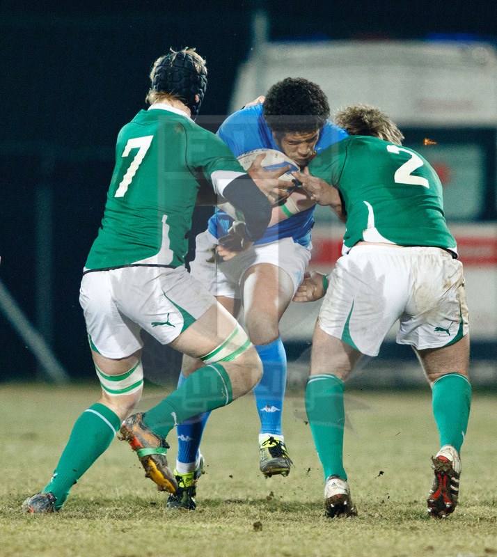 RBS 6 Nazioni Under 20 2011, Parma, Stadio XXV Aprile, 4/02/2011, Italia U20 v Irlanda U20. Enodeh in percussione su Conneely (S) e Annett.