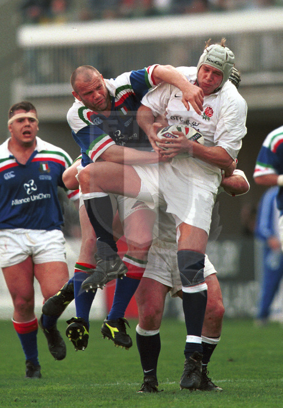 Lloyds TSB Sei Nazioni 2000, Round 4, Roma, stadio Flaminio 18/03/2000, Italia v Inghilterra, palla contesa in aria da Cristofoletto e Archer. Foto Daniele Resini/Fotosportit