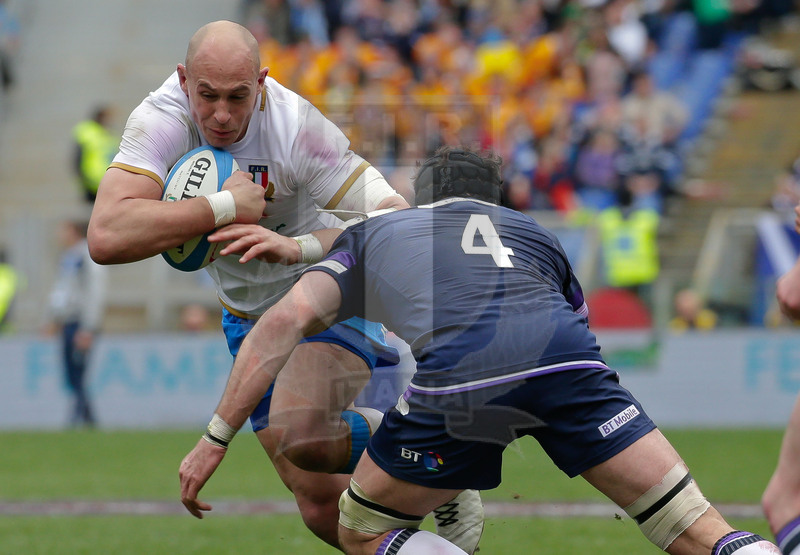 Natwest Sei Nazioni 2018, Roma, Stadio Olimpico, 17/03/2018, Italia v Scozia. Una carica di Sergio Parisse su Tim Swinson. Foto: Roberto Bregani/Fotosportit