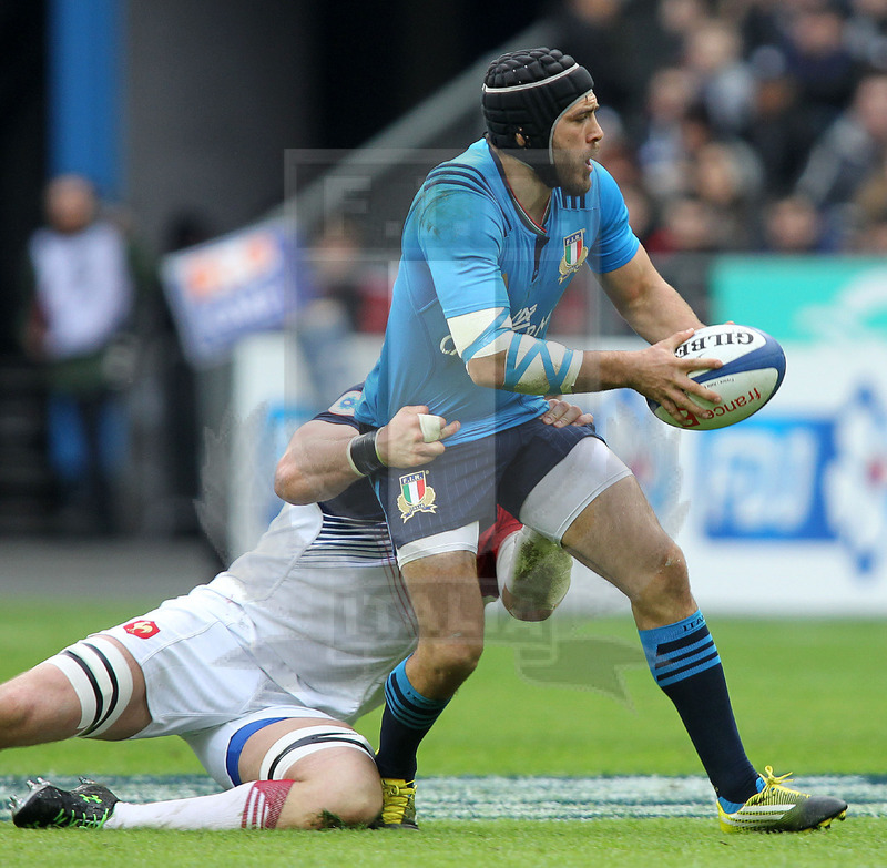 Rbs Sei Nazioni 2016, round 1, Parigi, Stade de France 06/02/2016, Francia v Italia, Edoardo Gori ricicla palla. Foto Daniele Resini/Fotosportit