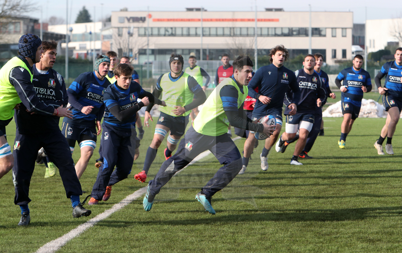 Sei Nazioni 2021, Parma, Cittadella del Rugby 12/01/2021, raduno della Nazionale U20, sessione di allenamento, Tommaso Menoncello palla in mano.