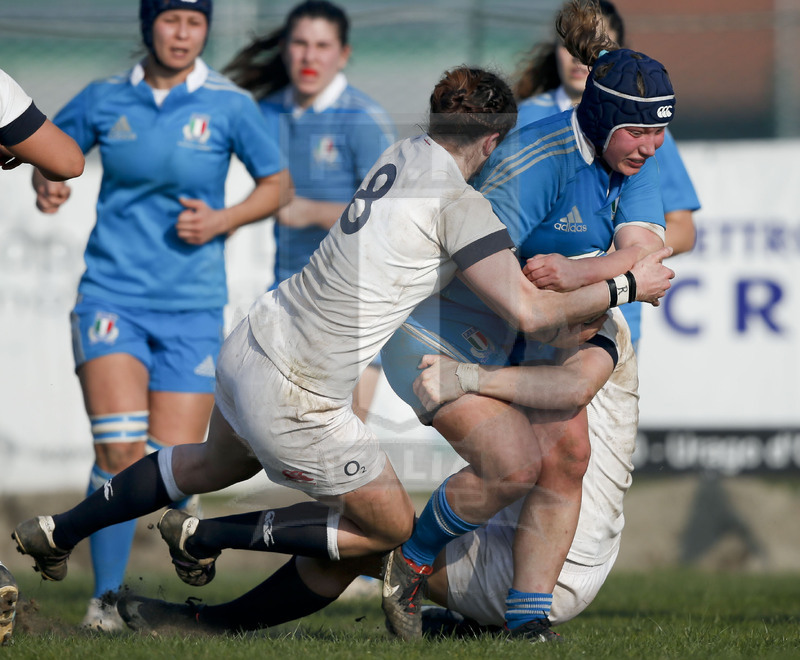 RBS 6 Nazioni Femminile 2014, Rovato (BS), Stadio Giulio e Silvio Pagani, 16-03-2014, Italia v Inghilterra. Marta Ferrari viene bloccata dalla difesa inglese. . Foto: Roberto Bregani