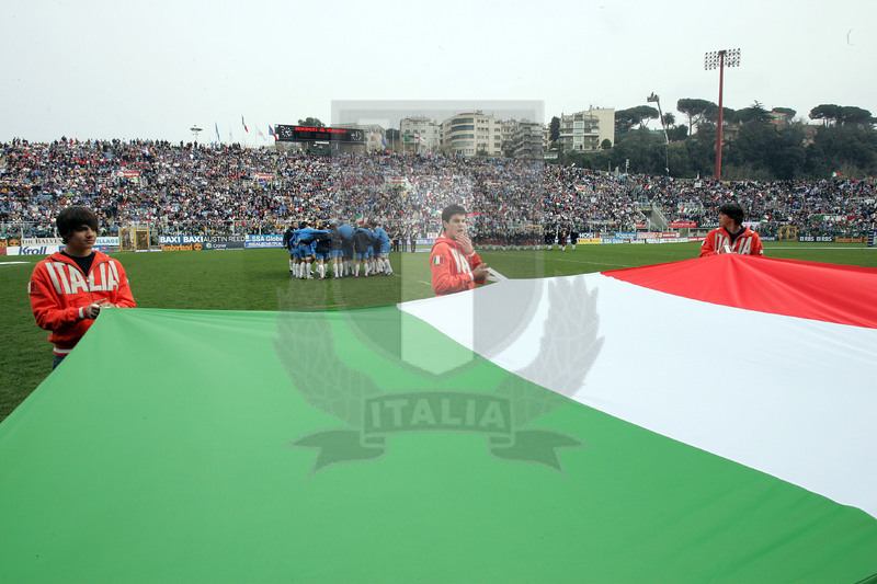 Rbs Sei Nazioni 2006, Roma, stadio Flaminio 18/03/2006, Italia v Scozia, la cerimonia degli inni prima del match. Foto Daniele Resini/Fotosportit