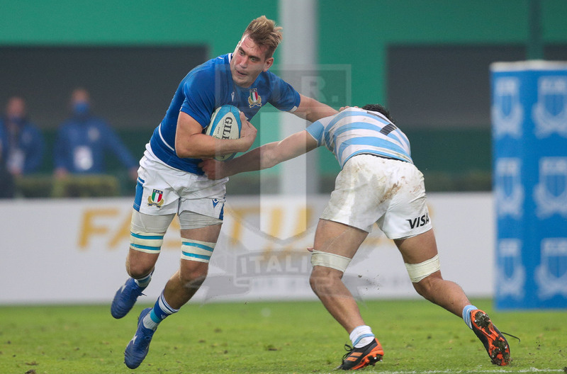 Autumn Nations Series 2021, Treviso, Stadio di Monigo, 13-11-2021, Italia vs Argentina. Una carica di Federico Ruzza su Juan Martin Gonzalez. Foto: Roberto Bregani/Fotosportit