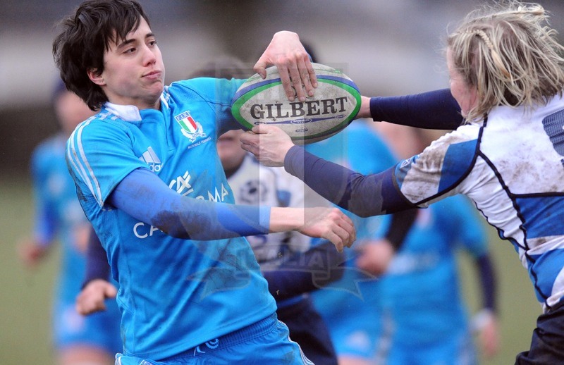 Sei Nazioni Donne, Mayfield, Dundee 10/02/2013, Scozia v Italia, Manuela Furlan difende palla.