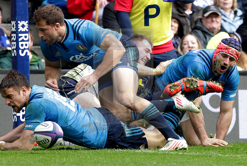 RBS Sei Nazioni 2017, Edimburgo, Murrayfield stadium 18/03/2017, Scozia v Italia, la meta mancata da Edoardo Padovani. In sostegno, Tommaso Benvenuti. Foto Daniele Resini/Fotosportit