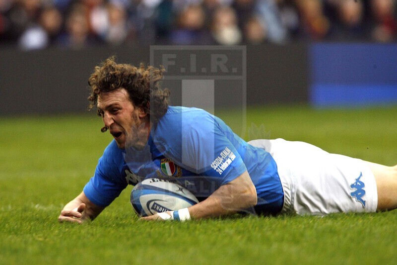 Rbs Sei Nazioni 2007, Edimburgo, Murrayfield 24/02/2007, Scozia v Italia, la meta di Mauro Bergamasco. Foto Daniele Resini/Fotosportit
