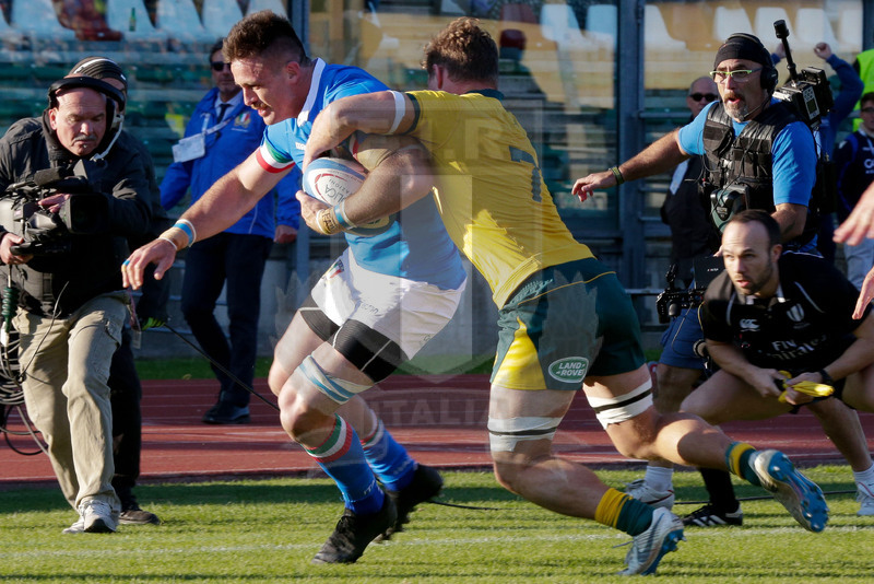 Cattolica Test Match 2018, Padova, Stadio Euganeo, 17-11-2018, Italia v Australia. Abraham Steyn placcato da Michael Hooper. Foto: Roberto Bregani / Fotosportit