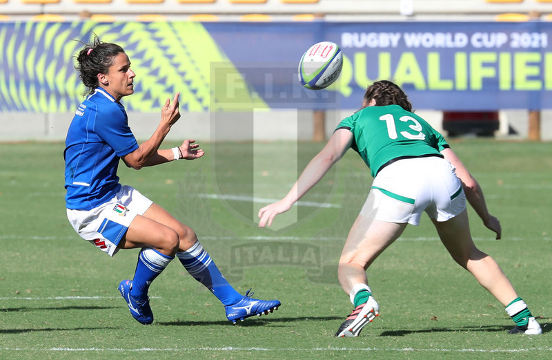 Rugby World Cup 2021 Women, Qualifier, Parma, stadio Lanfranchi 19/09/2021, Italia Donne v Scozia Donne, passaggio sotto pressione di Sara Barattin. Foto Daniele Resini/Fotosportit