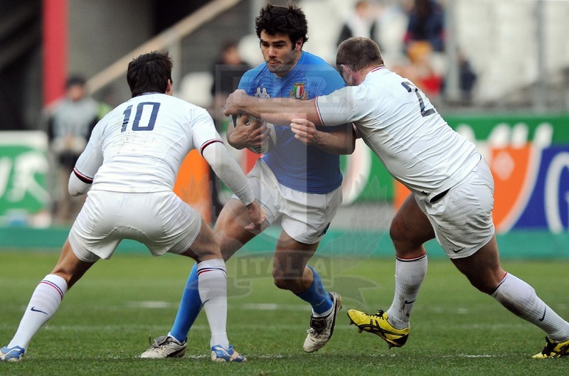 Rbs Sei Nazioni 2012, Round 1, Parigi, Stade de France 04/02/2012, Francia v Italia, Luke McLean affrontato da Servat e Trinh Duc. Foto Daniele Resini/Fotosportit