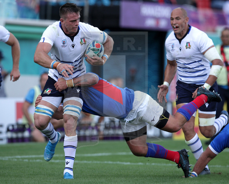 Rugby World Cup 2019 Giappone, Higashi Osaka Hanazono Rugby Stadium 22/09/2019, Italia v Namibia, Bram Steyn non passa. Accorre Parisse. Giuseppe “Pino” Fama/CFP