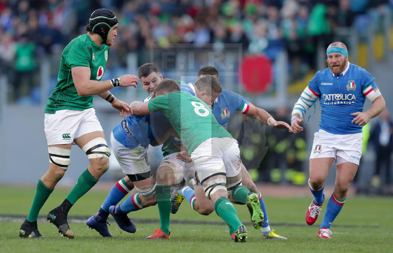 Guinness Sei Nazioni 2019, Round 3, Roma, Stadio Olimpico, 24/02/2019, Italia v Irlanda. Abraham Jurgens Steyn nella morsa di Jonathan Sexton e Jordi Murphy. Foto Roberto Bregani/Fotosportit