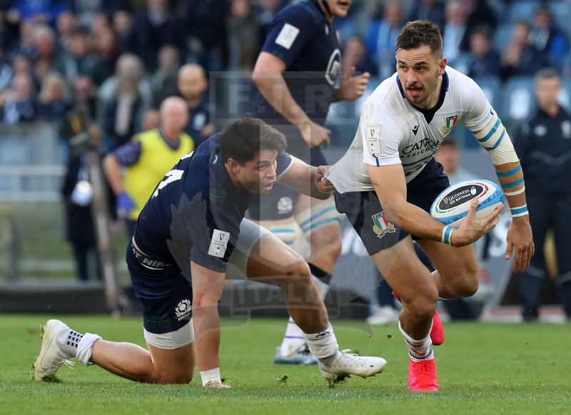 Guinness Sei Nazioni 2020, Round 3, Roma, Stadio Olimpico 22/02/2020, Italia v Scozia, Mattia Bellini trattenuto da Sean Maitland. Foto Daniele Resini/Fotosportit.
