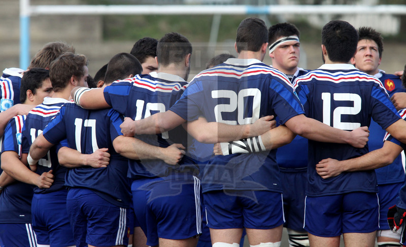 Benevento, 10 gennaio 2014, Nazionale italiana Under 20 v Accademia di Marcoussis, il "cerchio" dei francesi durante la commemorazione delle vittime del terrorismo a Parigi.