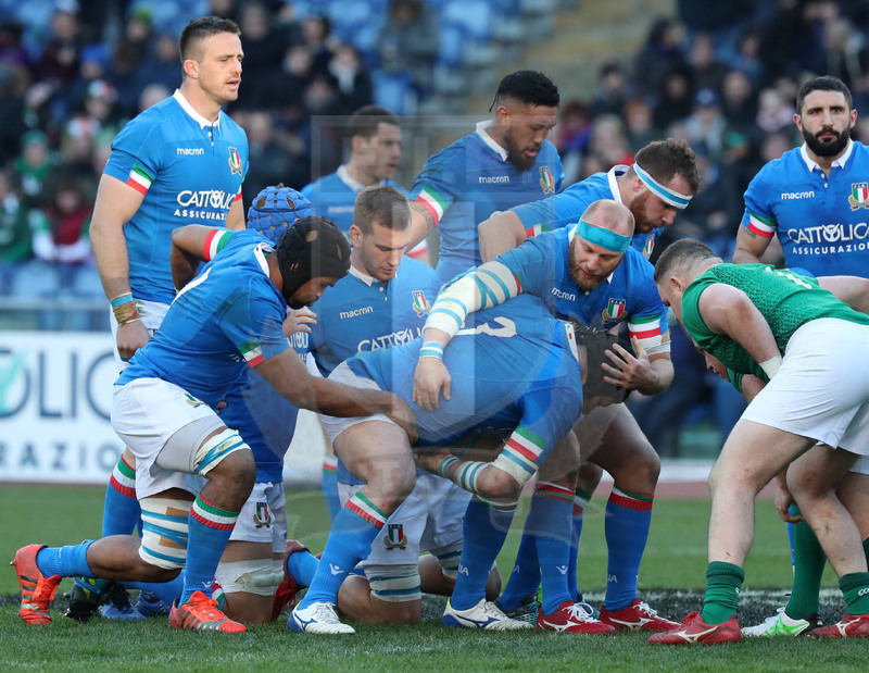 Guinness Sei Nazioni 2019, Round 3, Roma, stadio Olimpico 24/02/2019, Italia v Irlanda, gli avanti azzurri si preparano a una mischia chiusa.Foto Daniele Resini/Fotosportit