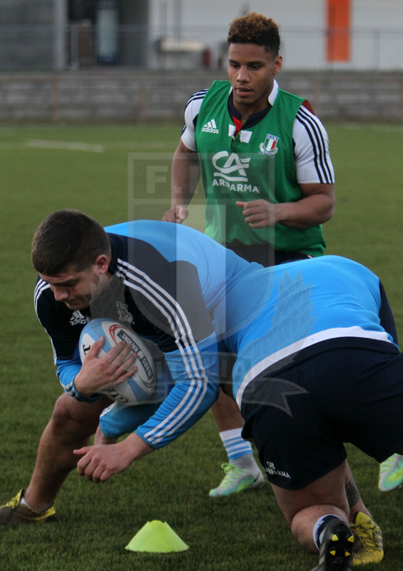 Rbs Sei Nazioni, raduno della Nazionale U20, Parma 24/01/2017, allenamento, Marco Riccioni placcato. Trussardi si prepara.