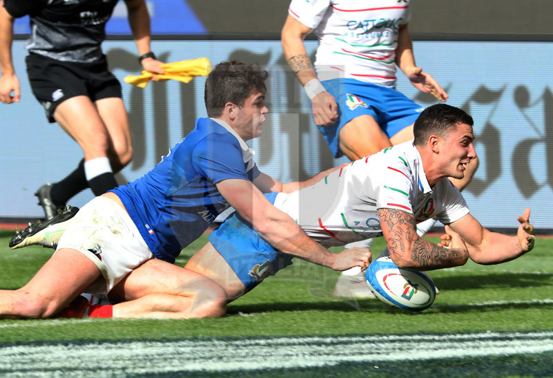Guinness Sei Nazioni 2019, Round 5, Roma, stadio Olimpico 16/03/2019, Italia v Francia, Marco Zanon si fa sfuggire la palla in area di meta, colpito al braccio da Damian Penaud. Foto Daniele Resini/Fotosportit