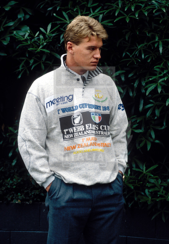Rugby World Cup 1987, Pool 3, Auckland 25/05/1987, allenamento della Nazionale italiana, qJohn Kirwan con la felpa celebrativa della partita inaugurale della Rwc. Foto Daniele Resini/Fotosportit