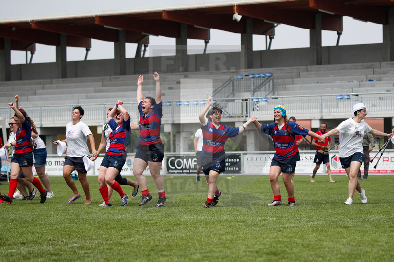 Finali Trofeo Interregionale U16 e Coppa Italia Femminile Seniores Femminile "Trofeo Rebecca Braglia", Calvisano (BS), Pata Stadium, 2-3 Giugno 2018. Le ragazze del Parabiago festeggiano al termine della Finale della Coppa Italia Seniores Femminile. Foto: Roberto Bregani @ fotosportit