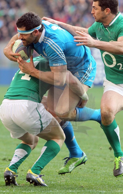 Sei Nazioni 2013, Roma, stadio Olimpico 16/03/2013, Italia v Irlanda, Andrea masi fermato da Gilroy e Kearney.