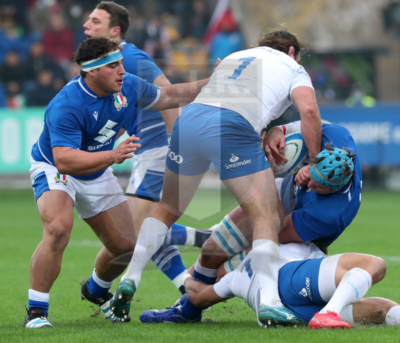 Autumn Nations Series 2021, Parma, stadio Lanfranchi 20/11/2021, Itallia v Uruguay, Marco Fuser, portato a terra, difende palla da Sanguinetti. Ivan Nemer aiuta. Foto Daniele Resini/Fotosportit