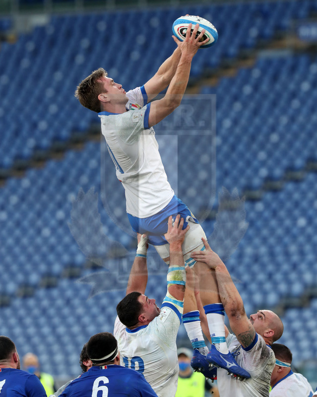 Guinness Sei Nazioni 2021, Round 1, Roma, stadio Olimpico 06/02/2021, Italia v Francia, Federico Ruzza a due mani in touche. Foto Daniele Resini/Fotosportit
