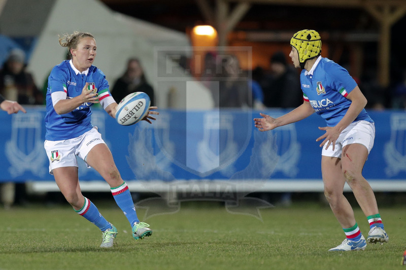 Guinness Sei Nazioni 2019 Donne, Round 3, Parma, Stadio Lanfranchi, 23/02/2019, Italia Donne v Irlanda Donne. Veronica Madia apre palla per Beatrice Rigoni. Foto Roberto Bregani/Fotosportit